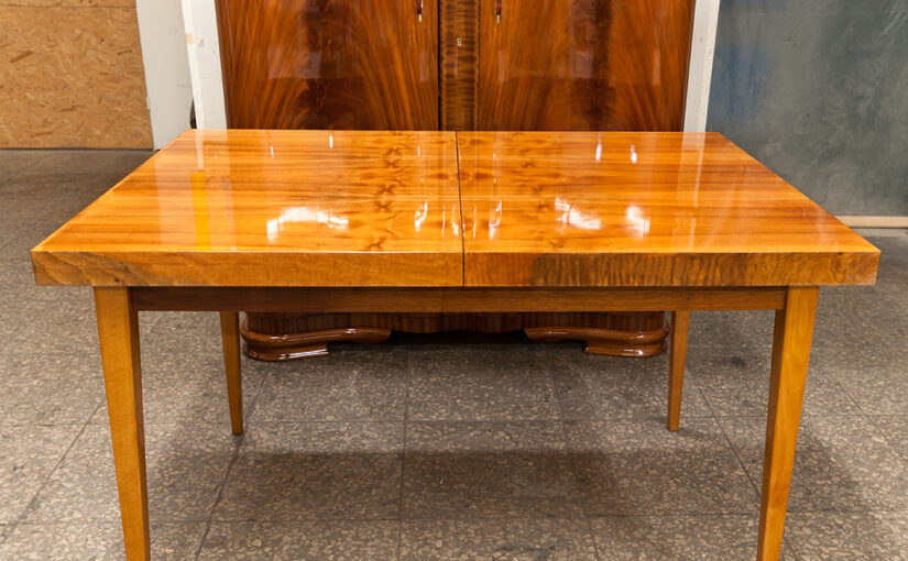 Modernistlik söögilaud